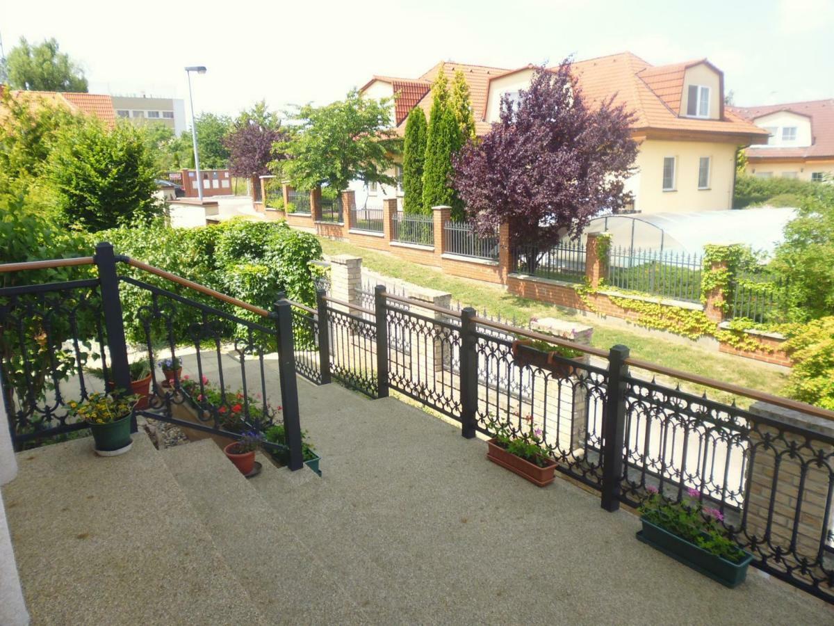 Villa Homestay Nad Helmrovkou Praga Zewnętrze zdjęcie